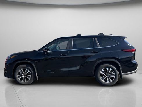 Used 2023 Toyota Highlander XLE AWD/4WD image 8