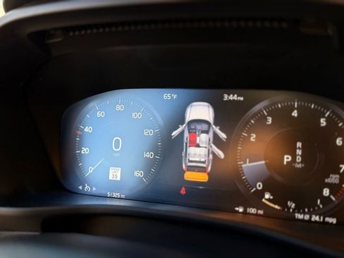 Used 2020 Volvo XC40 T5 Momentum w/ Protection Package Premier image 22