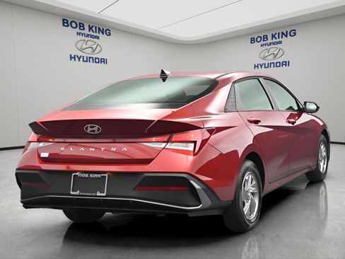 New 2026 Hyundai Elantra SE FWD image 10