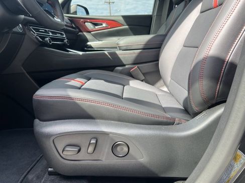 Used 2026 Chevrolet Traverse RS image 15