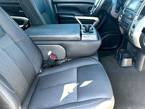 Used 2019 Nissan Titan SV image 23