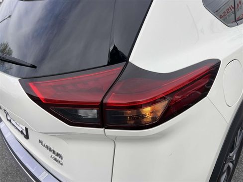 Used 2022 Nissan Rogue Platinum w/ Head-Up Display Package image 10