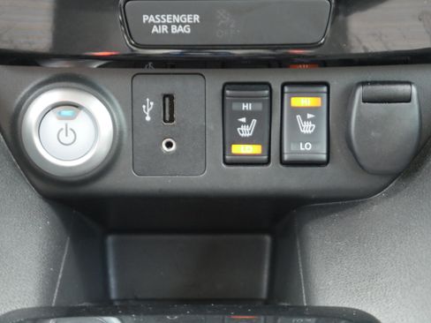Used 2018 Nissan Leaf SV w/ SV Technology Package FWD image 20