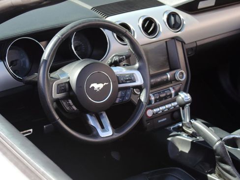 Used 2017 Ford Mustang Premium image 6