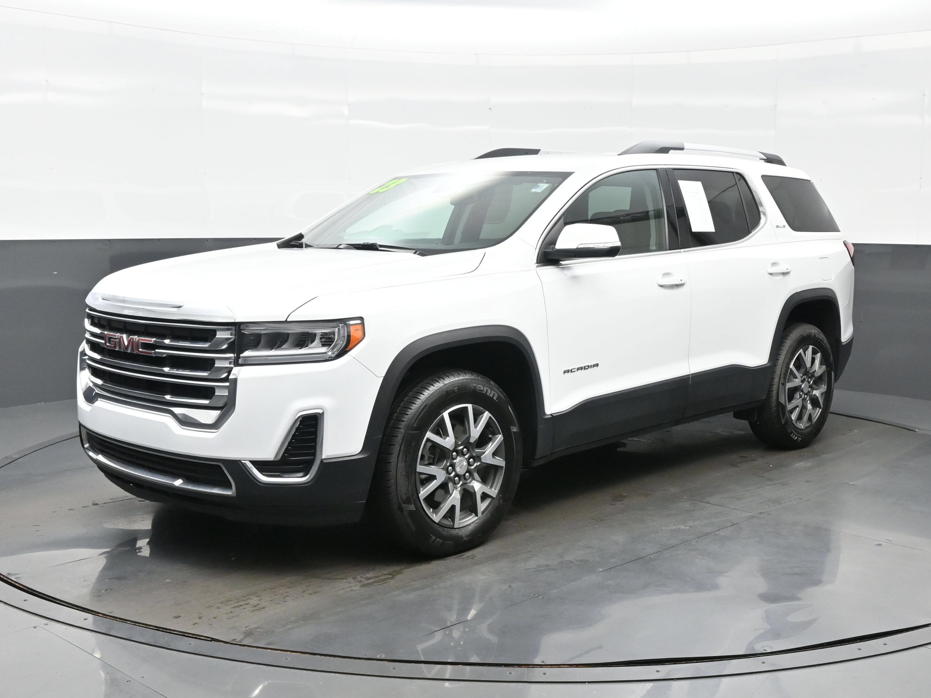 Used 2023 GMC Acadia SLE w/ Driver Convenience Package FWD image 2