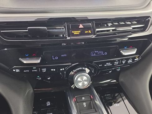 Used 2024 Acura MDX SH-AWD w/ Technology Package image 23