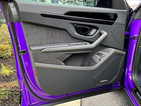 Used 2025 Lamborghini Urus SE image 20