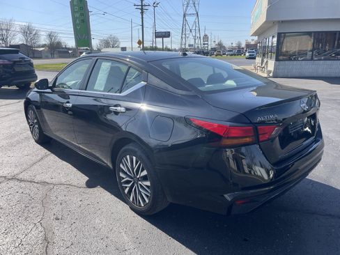 Used 2024 Nissan Altima 2.5 SV image 3