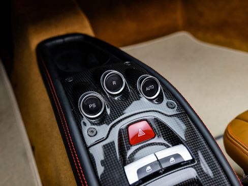 Used 2013 Ferrari 458 Spider image 81