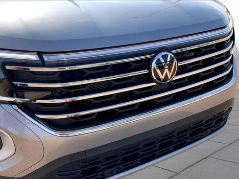 Used 2026 Volkswagen Atlas SE FWD image 30