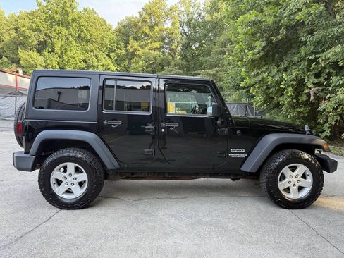 Used 2017 Jeep Wrangler Unlimited Sport w/ Quick Order Package 23S AWD/4WD image 3
