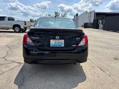 Used 2015 Nissan Versa SV w/ SV Appearance Package FWD image 4