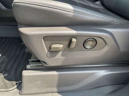 Used 2025 Chevrolet Silverado 2500 LTZ w/ LTZ Convenience Package AWD/4WD image 27