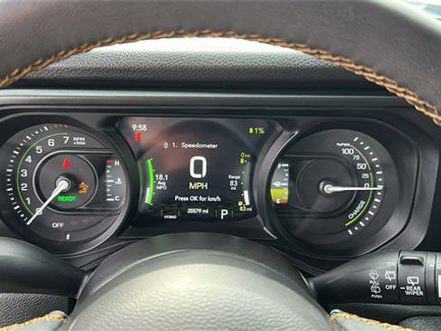 Used 2024 Jeep Wrangler Unlimited image 15