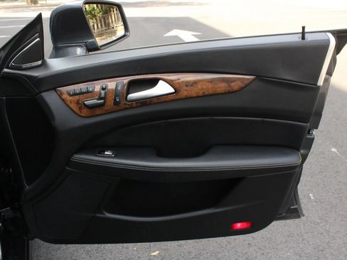 Used 2013 Mercedes-Benz CLS 550 w/ Premium I Pkg image 32