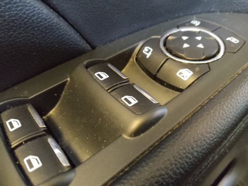 Used 2017 Ford Explorer Limited image 27