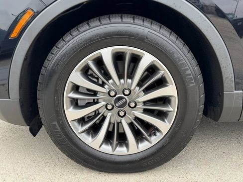 Used 2021 Lincoln Nautilus Reserve image 13