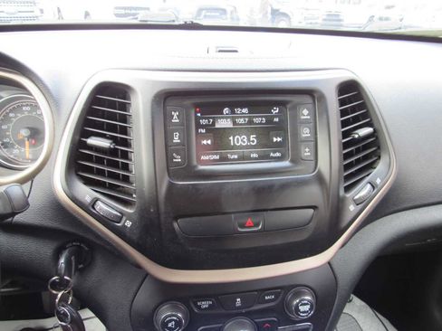 Used 2016 Jeep Cherokee Sport w/ Cold Weather Group image 18