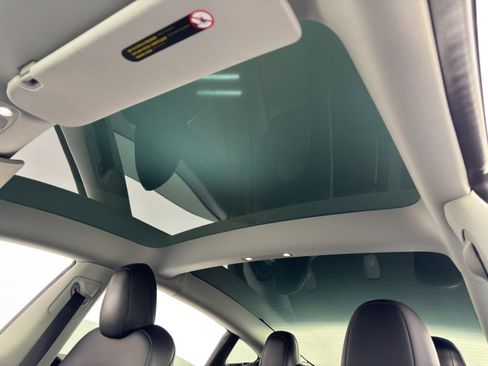 Used 2023 Tesla Model 3 Standard Range image 12