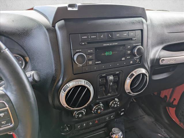 Used 2015 Jeep Wrangler Unlimited Sahara AWD/4WD image 12