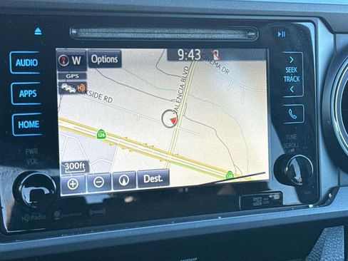 Used 2016 Toyota Tacoma TRD Sport image 19