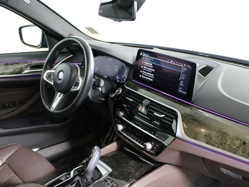 Used 2023 BMW 530e w/ M Sport Package image 25