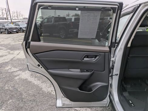 Used 2022 Nissan Rogue SL w/ SL Premium Package image 26