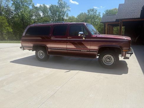 Used 1990 Chevrolet Suburban 4WD image 14
