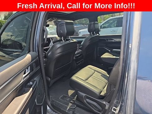 Used 2023 Jeep Wagoneer Series II AWD/4WD image 11