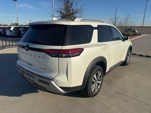 Used 2023 Nissan Pathfinder SL image 14