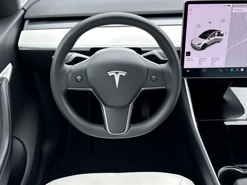 Used 2021 Tesla Model Y Long Range AWD/4WD image 16