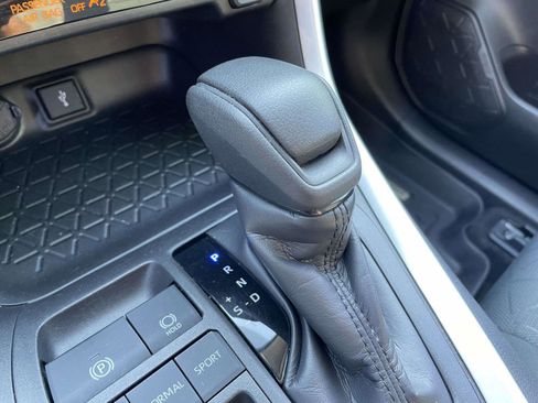 Used 2021 Toyota RAV4 XLE image 15