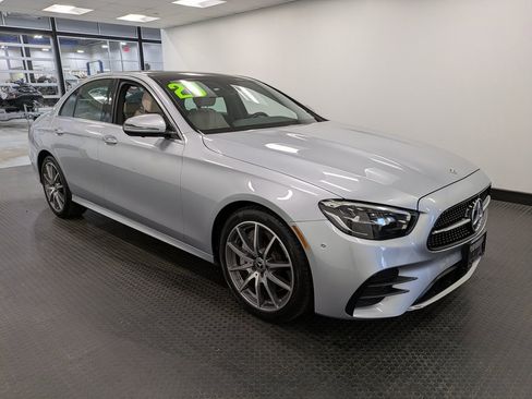 Used 2023 Mercedes-Benz E 350 4MATIC Sedan image 3