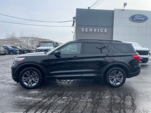 Used 2022 Ford Explorer XLT w/ Equipment Group 202A image 3