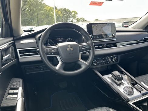 Used 2023 Mitsubishi Outlander SEL image 28