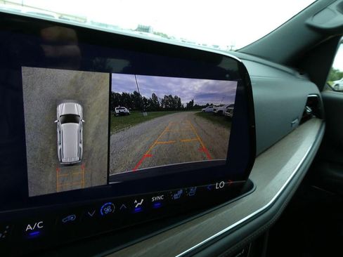 New 2026 Chevrolet Suburban High Country AWD/4WD image 33