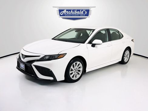 Used 2024 Toyota Camry SE FWD image 3