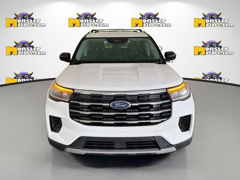 Used 2025 Ford Explorer Active AWD/4WD image 2