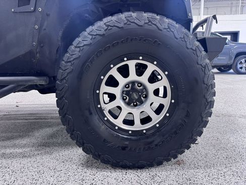 Used 2015 Jeep Wrangler Unlimited Sahara w/ Dual Top Group AWD/4WD image 11