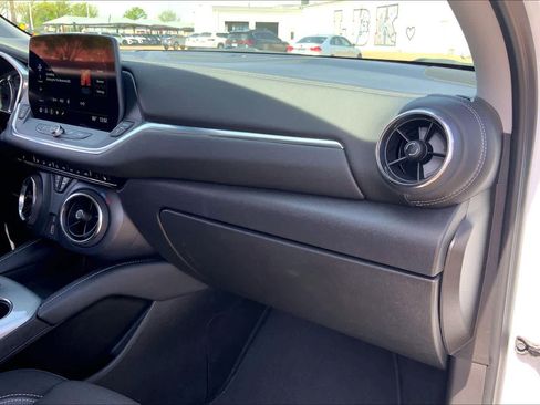 Used 2025 Chevrolet Blazer LT AWD/4WD image 19