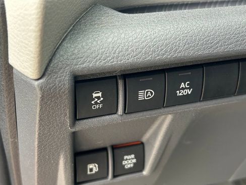 Used 2023 Toyota Sienna Limited AWD/4WD image 33