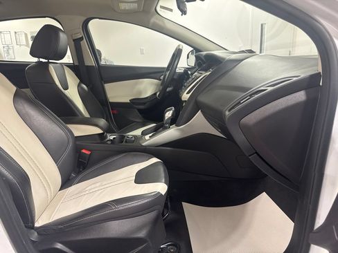 Used 2014 Ford Focus SE w/ Equipment Group 201A FWD image 27