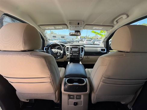 Used 2018 Nissan Titan SV w/ SV Convenience Package image 23