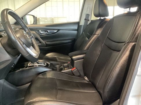 Used 2019 Nissan Rogue SL w/ Premium Package image 11