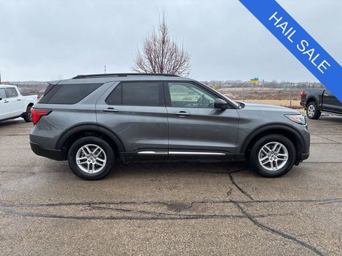 Used 2025 Ford Explorer Active AWD/4WD image 1
