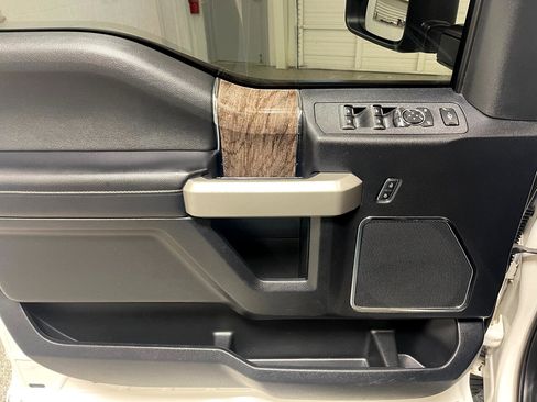 Used 2017 Ford F250 Lariat image 10