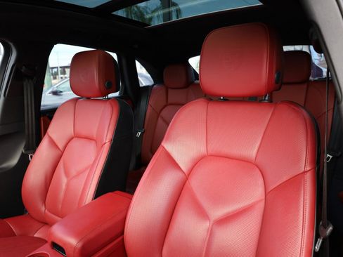 Used 2024 Porsche Macan S AWD/4WD image 8