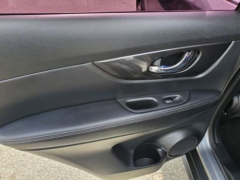 Used 2018 Nissan Rogue S image 7