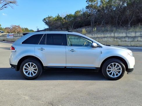 Used 2014 Lincoln MKX FWD w/ Equipment Group 101A image 2