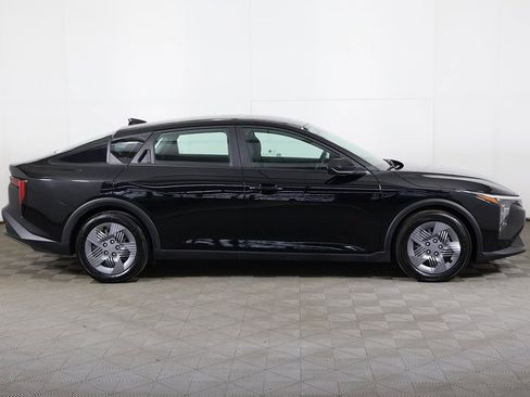 Used 2025 Kia K4 LX image 16